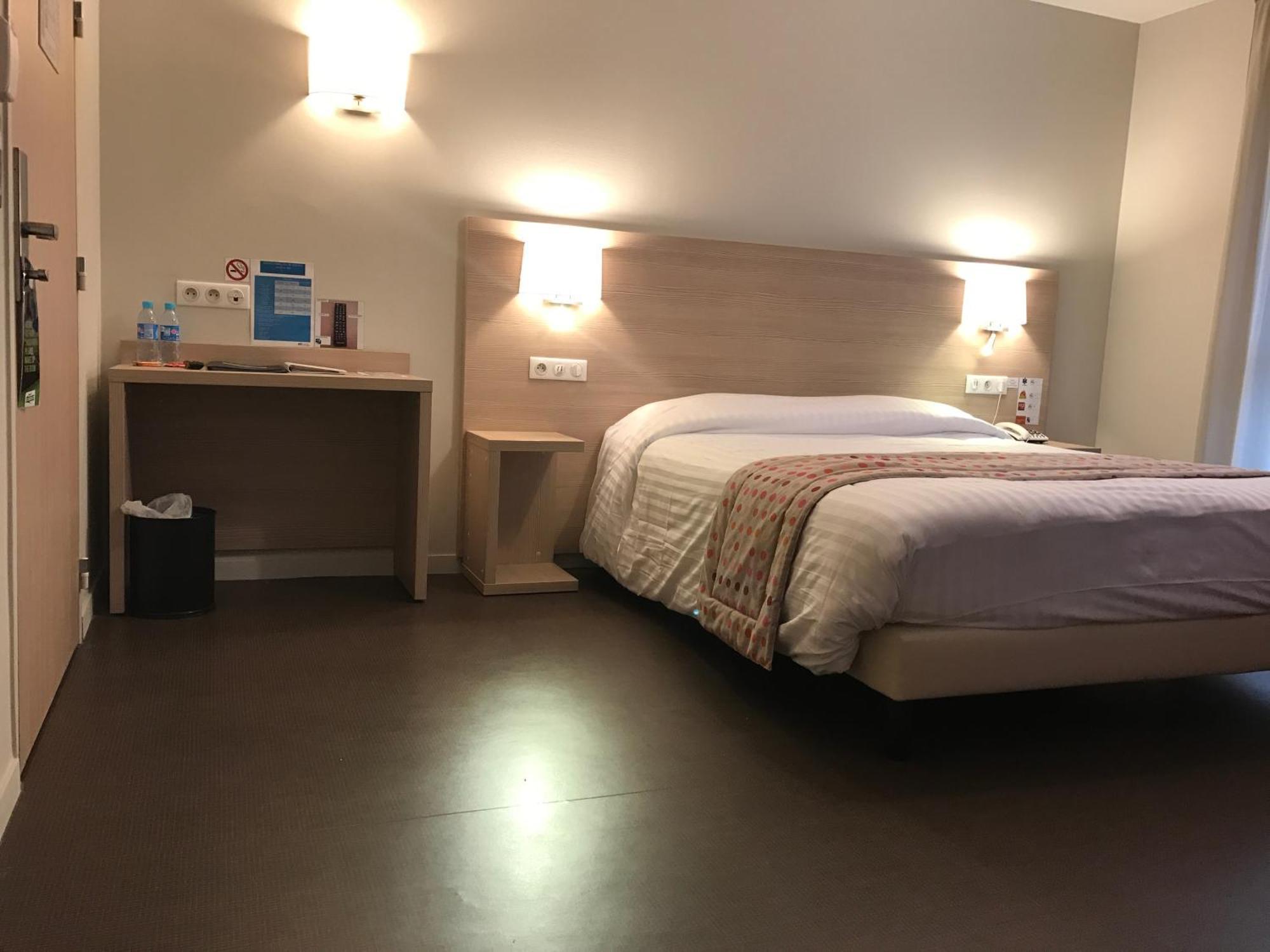 Brit Hotel Brive La Gaillarde - Restaurant La Limousine Малемор Екстериор снимка