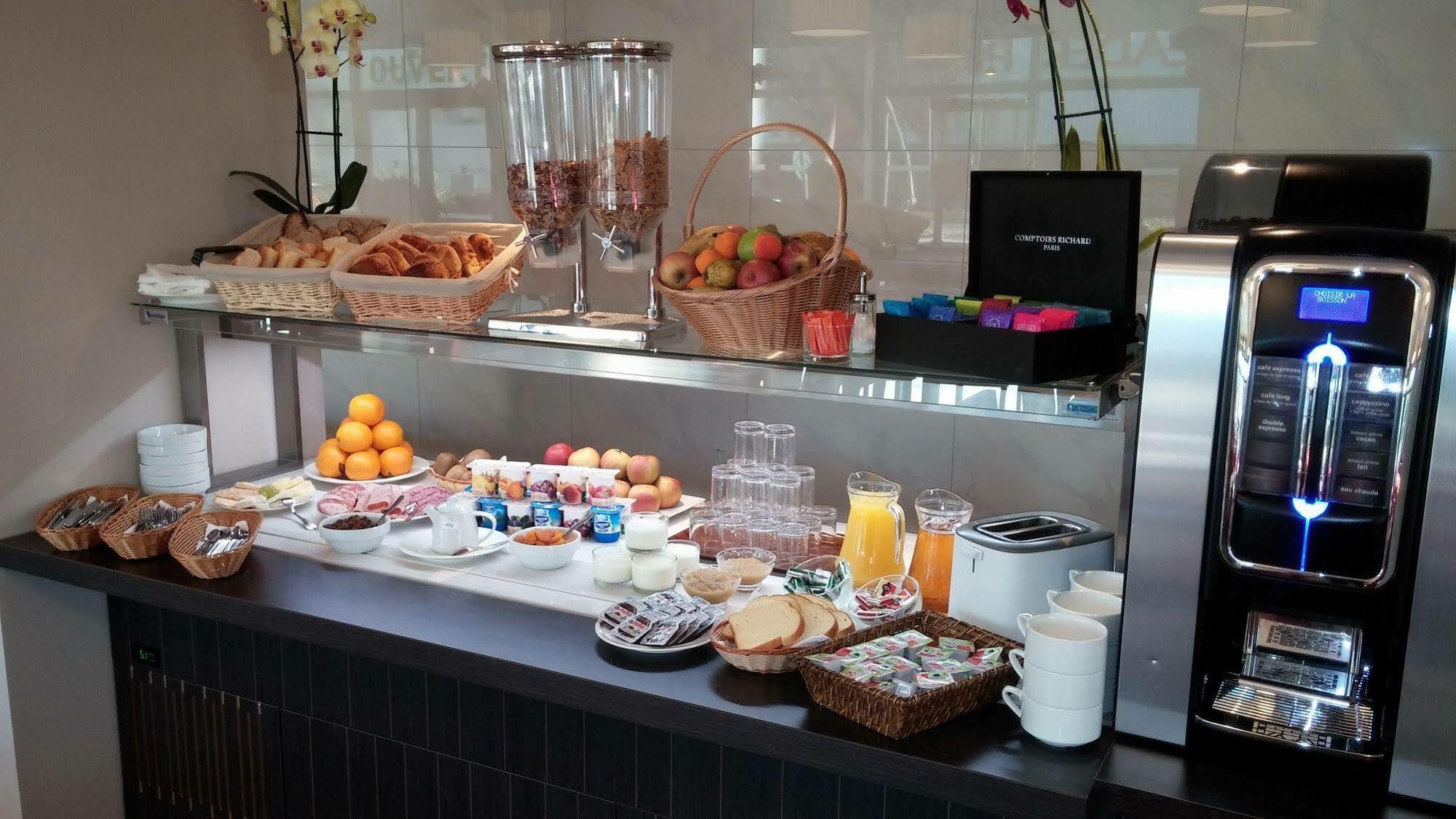 Brit Hotel Brive La Gaillarde - Restaurant La Limousine Малемор Екстериор снимка
